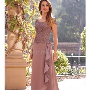 Mother of the bride dress.Mauve color. Size 16-18